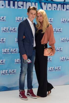 Jenny Elvers mit Sohn Paul Jolig - Deutschlandpremiere ICA AGE - KOLLISION VORAUS im CINESTAR SONY CENTER in Berlin am 26.06.2016. Deutschlandpremiere ICE AGE - KOLLISION VORAUS