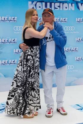 Regina Halmich und Otto Waalkes - Deutschlandpremiere ICA AGE - KOLLISION VORAUS im CINESTAR SONY CENTER in Berlin am 26.06.2016. Deutschlandpremiere ICE AGE - KOLLISION VORAUS