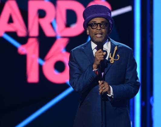 Director producer Spike Lee (L) presents the Lifetime Achievement Award to honoree Samuel L. Jackson onstage during the 16th annual BET Awards at Microsoft Theater in Los Angeles on June 26, 2016.  LAP20160626828 JIMxRUYMEN