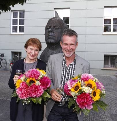 Preistraegerin Dagmar Manzel, Preistraegerin Ulrich Matthes bei der Verleihung der Berliner Theaterclub- IFFLAND-Medaille an Ulrich Matthes und Dagmar Manzel im Rahmen der Vorführung Gift im Deutschen Theater Berlin.