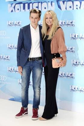 Jenny Elvers mit Sohn Paul Jolig bei der Premiere des Kinofilms Ice Age - Kollision voraus! Ice Age: Collision Course im Cinestar Sony Center. Berlin, 26.06.2016 Foto:xS.xGabschx xFuturexImage