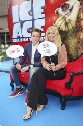 Jenny Elvers mit Sohn Paul Jolig bei der Premiere des Kinofilms Ice Age - Kollision voraus! Ice Age: Collision Course im Cinestar Sony Center. Berlin, 26.06.2016 Foto:xS.xGabschx xFuturexImage