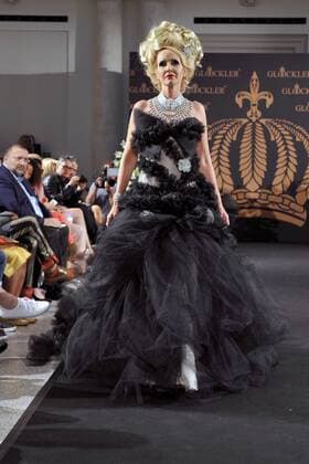 Harald Gloeoeckler Modenshow, die zertanzten Schuhe Kristina Bach Harald Gloeoeckler inziniert seine neuen Modenshow zur Fashion Week , die zertanzten Schuhe mit Promis im Hotel de Rome in Berlin 27.06.2016