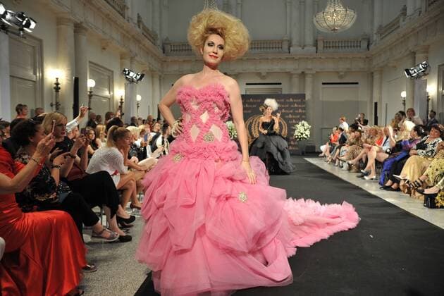 Harald Gloeoeckler Modenshow, die zertanzten Schuhe Elna Margret Prizessin zu Bentheim und Steinfurt Harald Gloeoeckler inziniert seine neuen Modenshow zur Fashion Week , die zertanzten Schuhe mit Promis im Hotel de Rome in Berlin 27.06.2016