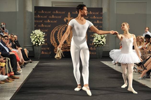 Harald Gloeoeckler Modenshow, die zertanzten Schuhe Ballett Taenzer der Mode-Inszenierung Harald Gloeoeckler inziniert seine neuen Modenshow zur Fashion Week , die zertanzten Schuhe mit Promis im Hotel de Rome in Berlin 27.06.2016