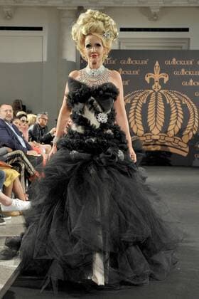 Harald Gloeoeckler Modenshow, die zertanzten Schuhe Kristina Bach Harald Gloeoeckler inziniert seine neuen Modenshow zur Fashion Week , die zertanzten Schuhe mit Promis im Hotel de Rome in Berlin 27.06.2016