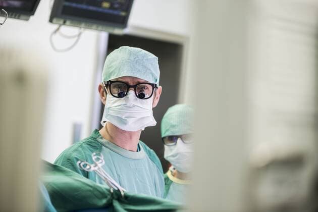 Surgeon and operating room nurse in operating theatre model released Symbolfoto property released  MWEF000068