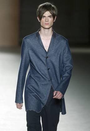A model presents a creation from the Spring-Summer 2017 collection by Josep Abril during the 080 Barcelona Fashion, in Barcelona, Spain, 28 June 2016. The fashion event runs from 27 June to 01 July. Josep Abril - Runway - 080 Barcelona Fashion S S 2017 !ACHTUNG: NUR REDAKTIONELLE NUTZUNG!  20160628-636027384137716794
