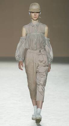 A model presents a creation from the Spring-Summer 2017 collection by Miriam Ponsa during the 080 Barcelona Fashion, in Barcelona, Spain, 28 June 2016. The fashion event runs from 27 June to 01 July. Miriam Ponsa - Runway - 080 Barcelona Fashion S S 2017 !ACHTUNG: NUR REDAKTIONELLE NUTZUNG!  20160628-636027426027494177