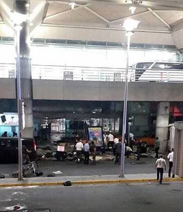 Türkei: Explosionen und Schüsse am Flughafen in Istanbul At least 2 explosions and gunfire have rocked Istanbul s Ataturk International Airport.  DP0004.jpeg