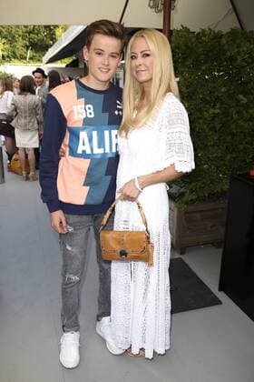 Berlin Fashion Week - Riani Modenschau Jenny Elvers mit Sohn Paul bei der Riani Fashion Show auf der Mercedes-Benz Fashion Week Berlin Spring Summer 2017. Berlin, 28.06.2016 Foto:xS.xGabschx xFuturexImage