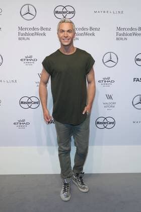 Julian David - Ankunft zur Riani Fashion-Show im Rahmen der Mercedes-Benz Fashion Week Berlin Autumn Winter 2016 am Brandenburger Tor in Berlin am 28.06.2016. Mercedes-Benz Fashion Week Berlin Autumn Winter 2016