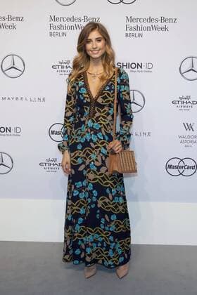 Cathy Hummels - Ankunft zur Riani Fashion-Show im Rahmen der Mercedes-Benz Fashion Week Berlin Autumn Winter 2016 am Brandenburger Tor in Berlin am 28.06.2016. Mercedes-Benz Fashion Week Berlin Autumn Winter 2016
