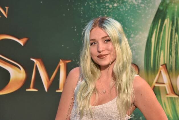 Schauspielerin Bianca Bibi Heinicke posiert am 28.06.2016 in Köln bei der Premiere des Films Smaragdgrün - Der Film kommt am 07.07.2016 in die deutschen Kinos.