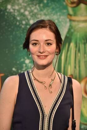 Die Schauspielerin Maria Ehrich posiert am 28.06.2016 in Köln bei der Premiere des Films Smaragdgrün - Der Film kommt am 07.07.2016 in die deutschen Kinos.