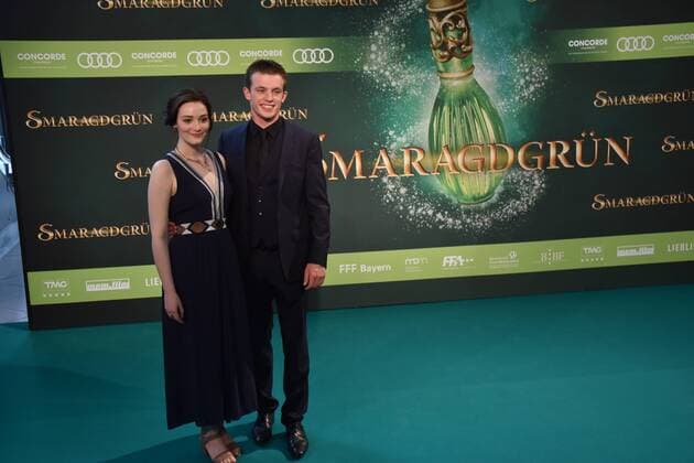 Die Schauspieler Maria Ehrich und Jannis Niewöhner posieren am 28.06.2016 in Köln bei der Premiere des Films Smaragdgrün - Der Film kommt am 07.07.2016 in die deutschen Kinos.