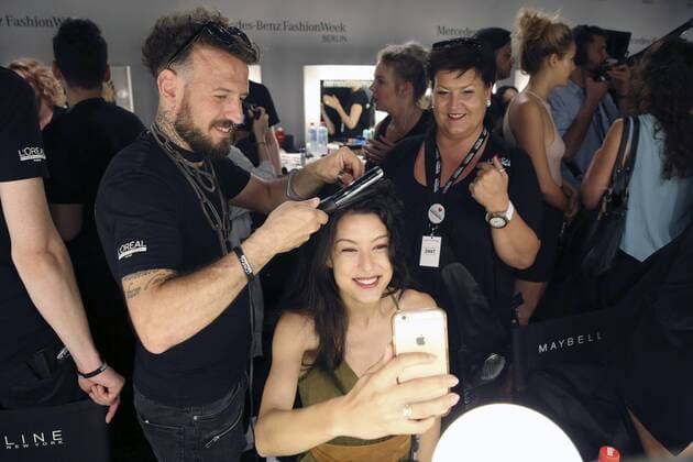 Rebecca Mir backstage bei der Minx by Eva Lutz Fashion Show auf der Mercedes-Benz Fashion Week Berlin Spring Summer 2017. Berlin, 29.06.2016 Foto:xS.xGabschx xFuturexImage