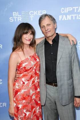 Kathryn Hahn und Viggo Mortensen bei der Captain Fantastic Kino Premiere am 28.06.2016 in Los Angeles Captain Fantastic Kinopremiere in Los Angeles, 2016 