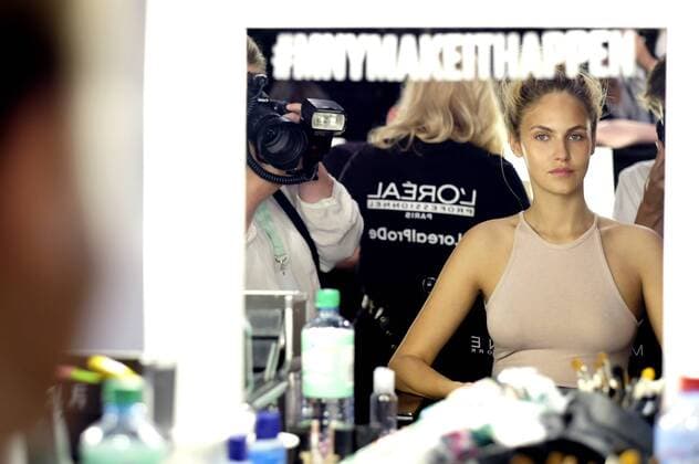 Elena Carriere backstage bei der Minx by Eva Lutz Fashion Show auf der Mercedes-Benz Fashion Week Berlin Spring Summer 2017. Berlin, 29.06.2016 Foto:xS.xGabschx xFuturexImage