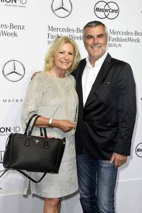 Sabine Christiansen mit Ehemann Norbert Medus bei der Laurel Fashion Show auf der Mercedes-Benz Fashion Week Berlin Spring Summer 2017. Berlin, 29.06.2016 Foto:xFredericx xFuturexImage