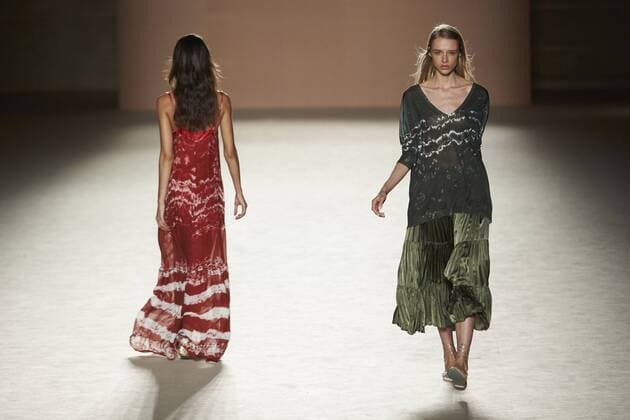Two models present creations from the Spring-Summer 2017 collection by Lebor Gabala during the 080 Barcelona Fashion, in Barcelona, Spain, 29 June 2016. The fashion event runs from 27 June to 01 July. Lebor Gabala - Runway - 080 Barcelona Fashion S S 2017 !ACHTUNG: NUR REDAKTIONELLE NUTZUNG!  20160629-636028303046231866