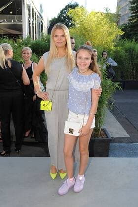 Anne Sophie Briest und ihre Tochter Faye Montana bei der Ankunft zur G.M.Kretschmer Modenschau im Rahmen der Mercedes-Benz Fashion Week Frühjahr Sommer 2017 am 29.06.2016 in Berlin MBFW Fashionweek in Berlin 2016- G.M.Kretschmer Fashion Show 