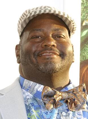Lavell Crawford MIKE AND DAVE NEED WEDDING DATES Hollywood Patrick Rideaux PicturePerfect