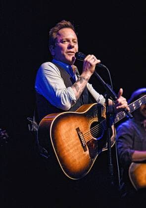 Kiefer Sutherland Konzert in Hamilton, Kanada June 24, 2016 - Hamilton, ON, Canada - 24 June 2016 - Hamilton, Ontario, Canada. Kiefer Sutherland performs on stage during his Not Enough Whiskey Tour held at the Molson Canadian Studio at Hamilton Place. Photo Credit: Hamilton Canada - ZUMAa123