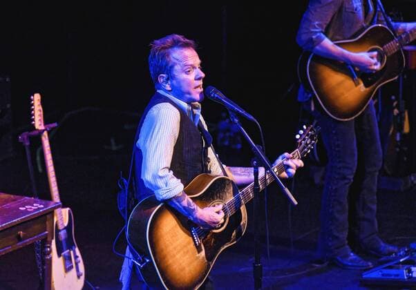Kiefer Sutherland Konzert in Hamilton, Kanada June 24, 2016 - Hamilton, ON, Canada - 24 June 2016 - Hamilton, Ontario, Canada. Kiefer Sutherland performs on stage during his Not Enough Whiskey Tour held at the Molson Canadian Studio at Hamilton Place. Photo Credit: Hamilton Canada - ZUMAa123