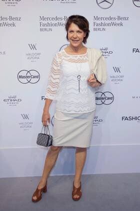 Janina Hartwig - Ankunft zur Minx by Eva Lutz Fashion-Show im Rahmen der Mercedes-Benz Fashion Week Berlin Spring Summer 2017 im Erika-Hess-Eisstadion in Berlin am 29.06.2016. Mercedes-Benz Fashion Week Berlin Spring Summer 2017