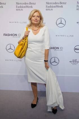 Sabine Postel - Ankunft zur Minx by Eva Lutz Fashion-Show im Rahmen der Mercedes-Benz Fashion Week Berlin Spring Summer 2017 im Erika-Hess-Eisstadion in Berlin am 29.06.2016. Mercedes-Benz Fashion Week Berlin Spring Summer 2017