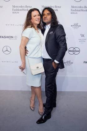 Christine Neubauer und Josè Campos - Ankunft zur Minx by Eva Lutz Fashion-Show im Rahmen der Mercedes-Benz Fashion Week Berlin Spring Summer 2017 im Erika-Hess-Eisstadion in Berlin am 29.06.2016. Mercedes-Benz Fashion Week Berlin Spring Summer 2017