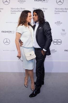 Christine Neubauer und Josè Campos - Ankunft zur Minx by Eva Lutz Fashion-Show im Rahmen der Mercedes-Benz Fashion Week Berlin Spring Summer 2017 im Erika-Hess-Eisstadion in Berlin am 29.06.2016. Mercedes-Benz Fashion Week Berlin Spring Summer 2017