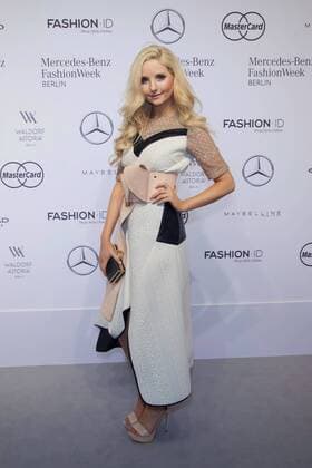 Anna Hiltrop - Ankunft zur Rebekka Ruètz Fashion-Show im Rahmen der Mercedes-Benz Fashion Week Berlin Spring Summer 2017 im Erika-Hess-Eisstadion in Berlin am 29.06.2016. Mercedes-Benz Fashion Week Berlin Spring Summer 2017