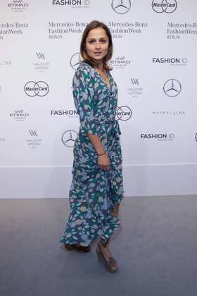 Sarah Alles - Ankunft zur Rebekka Ruètz Fashion-Show im Rahmen der Mercedes-Benz Fashion Week Berlin Spring Summer 2017 im Erika-Hess-Eisstadion in Berlin am 29.06.2016. Mercedes-Benz Fashion Week Berlin Spring Summer 2017