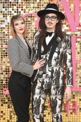 Joshua Kane mit Francesca Merricks bei der Weltpremiere des Kinofilms Absolutely Fabulous: The Movie Absolutely Fabulous: Der Film im Odeon Leicester Square. London, 29.06.2016 Joshua Kane mit Francesca Merricks  Foto:xS.xVasx xFuturexImage