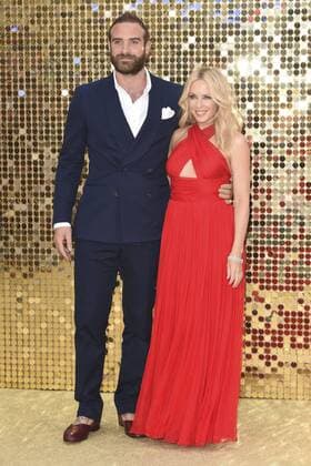 Joshua Sasse und Kylie Minogue bei der Weltpremiere des Kinofilms Absolutely Fabulous: The Movie Absolutely Fabulous: Der Film im Odeon Leicester Square. London, 29.06.2016 Joshua Sasse, Kylie Minogue  Foto:xS.xVasx xFuturexImage
