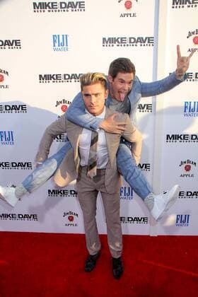 Bilder des Tages Adam DeVine und Zac Efron bei der Mike and Dave Need Wedding Dates Kino Premiere am 29.06.2016 in Los Angeles Mike and Dave Need Wedding Dates Kinopremiere in Los Angeles, 2016 