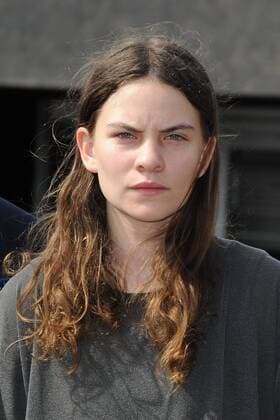 Eliot Sumner (25), die Sängerin und Tochter von Sting bei der Ankunft zum Fashion Talk am 30.06.2016 im Rahmen der Mercedes-Benz Fashion Week Frühjahr Sommer 2017 