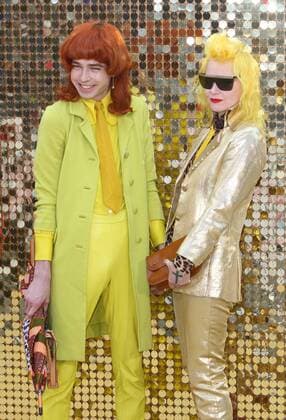 Pam Hogg und Josh Quinton bei der Absolutely Fabulous Filmpremiere in London Absolutely Fabulous: The Movie Premiere London.UK. Josh Quinton and Pam Hogg at the Absolutely Fabulous: The Movie, World Premiere at the Odeon Leicester Square. 29th June 2016. LMK73-60777-300616. 