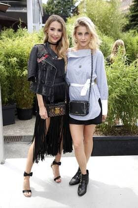 Sophie Hermann und Caro Daur bei der Dimitri Fashion Show auf der Mercedes-Benz Fashion Week Berlin Spring Summer 2017. Berlin, 30.06.2016 Foto:xS.xGabschx xFuturexImage