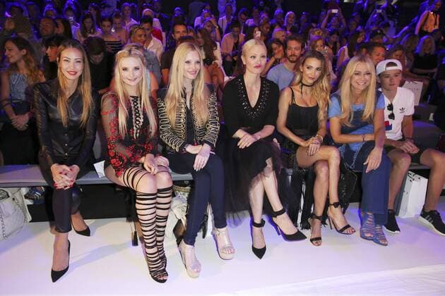 Alessandra Meyer-Wölden, Anna Hiltrop, Mirja du Mont, Franziska Knuppe, Sophie Hermann und enny Elvers mit Sohn Paul Jolig bei der Dimitri Fashion Show auf der Mercedes-Benz Fashion Week Berlin Spring Summer 2017. Berlin, 30.06.2016 Foto:xS.xGabschx xFuturexImage