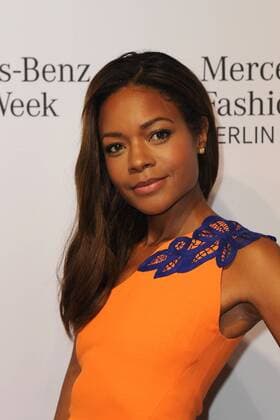 Naomie Harris bei der Designer for Tomorrow by Fashion ID Modenschau im Rahmen der Mercedes-Benz Fashion Week Frühjahr Sommer 2017 am 30.06.2016 in Berlin MBFW Fashionweek in Berlin 2016- Designer for Tomorrow by Fashion ID Modenschau 