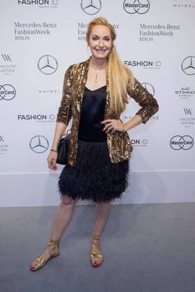 Elna-Margret Prinzessin zu Bentheim und Steinfurt - Ankunft zur Dimitri Fashion-Show im Rahmen der Mercedes-Benz Fashion Week Berlin Spring Summer 2017 im Erika-Hess-Eisstadion in Berlin am 30.06.2016. Mercedes-Benz Fashion Week Berlin Spring Summer 2017