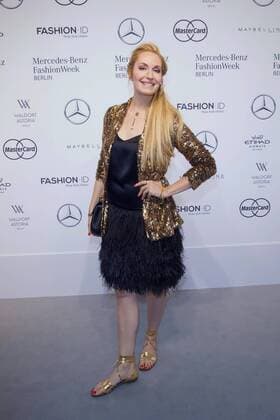 Elna-Margret Prinzessin zu Bentheim und Steinfurt - Ankunft zur Dimitri Fashion-Show im Rahmen der Mercedes-Benz Fashion Week Berlin Spring Summer 2017 im Erika-Hess-Eisstadion in Berlin am 30.06.2016. Mercedes-Benz Fashion Week Berlin Spring Summer 2017