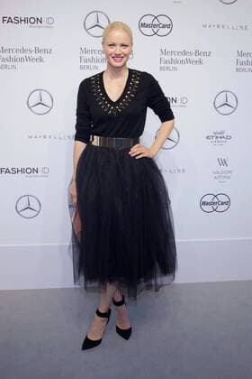 Franziska Knuppe - Ankunft zur Dimitri Fashion-Show im Rahmen der Mercedes-Benz Fashion Week Berlin Spring Summer 2017 im Erika-Hess-Eisstadion in Berlin am 30.06.2016. Mercedes-Benz Fashion Week Berlin Spring Summer 2017