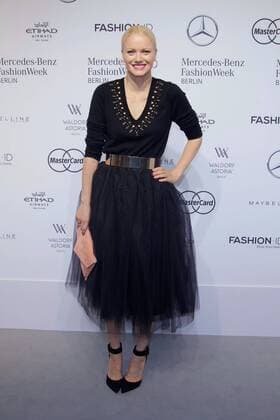 Franziska Knuppe - Ankunft zur Dimitri Fashion-Show im Rahmen der Mercedes-Benz Fashion Week Berlin Spring Summer 2017 im Erika-Hess-Eisstadion in Berlin am 30.06.2016. Mercedes-Benz Fashion Week Berlin Spring Summer 2017