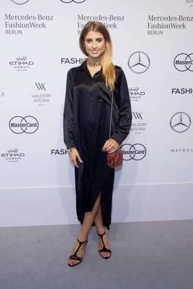 Cathy Hummels - Ankunft zur Dimitri Fashion-Show im Rahmen der Mercedes-Benz Fashion Week Berlin Spring Summer 2017 im Erika-Hess-Eisstadion in Berlin am 30.06.2016. Mercedes-Benz Fashion Week Berlin Spring Summer 2017