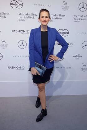 Saralisa Volm - Ankunft zur Lena Hoschek Fashion-Show im Rahmen der Mercedes-Benz Fashion Week Berlin Spring Summer 2017 im Erika-Hess-Eisstadion in Berlin am 30.06.2016. Mercedes-Benz Fashion Week Berlin Spring Summer 2017