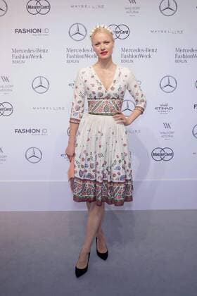 Franziska Knuppe - Ankunft zur Lena Hoschek Fashion-Show im Rahmen der Mercedes-Benz Fashion Week Berlin Spring Summer 2017 im Erika-Hess-Eisstadion in Berlin am 30.06.2016. Mercedes-Benz Fashion Week Berlin Spring Summer 2017